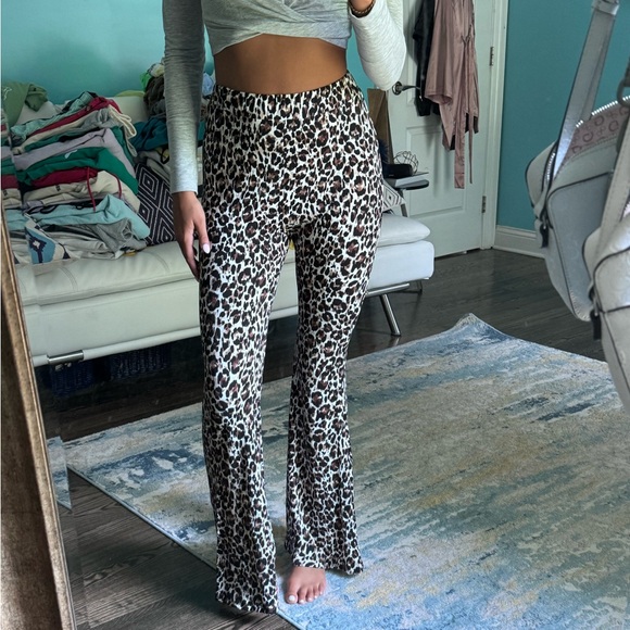 NWT Impromptu cheetah print flare pants
Size small can fit a m - Picture 1 of 4